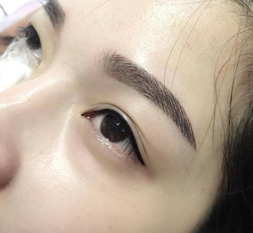 Phun mày tán bột và điêu khắc lông mày có gì giống và khác nhau